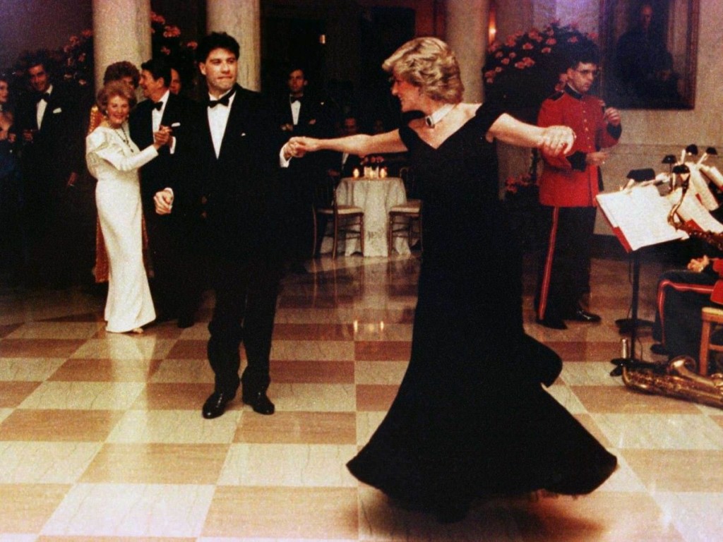 princess-diana-dances-with-john-travolta-at-a-1985-white-house-dinner_mini