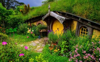 hobbit-hole-1440x900 (1)