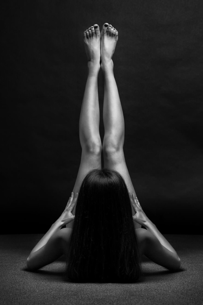black-and-white-portraits-women-body-bodyscapes-anton-belovodchenko-181_mini