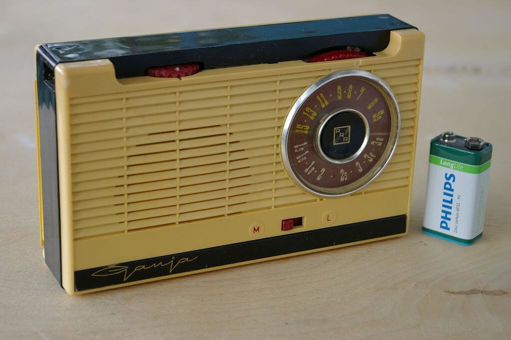 1024px-Gauja_portable_radio_1961 (1)