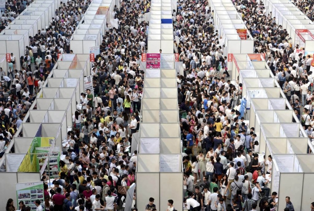 thousands-of-job-seekers-visit-booths-inside-a-job-fair-in-chongqing (1)