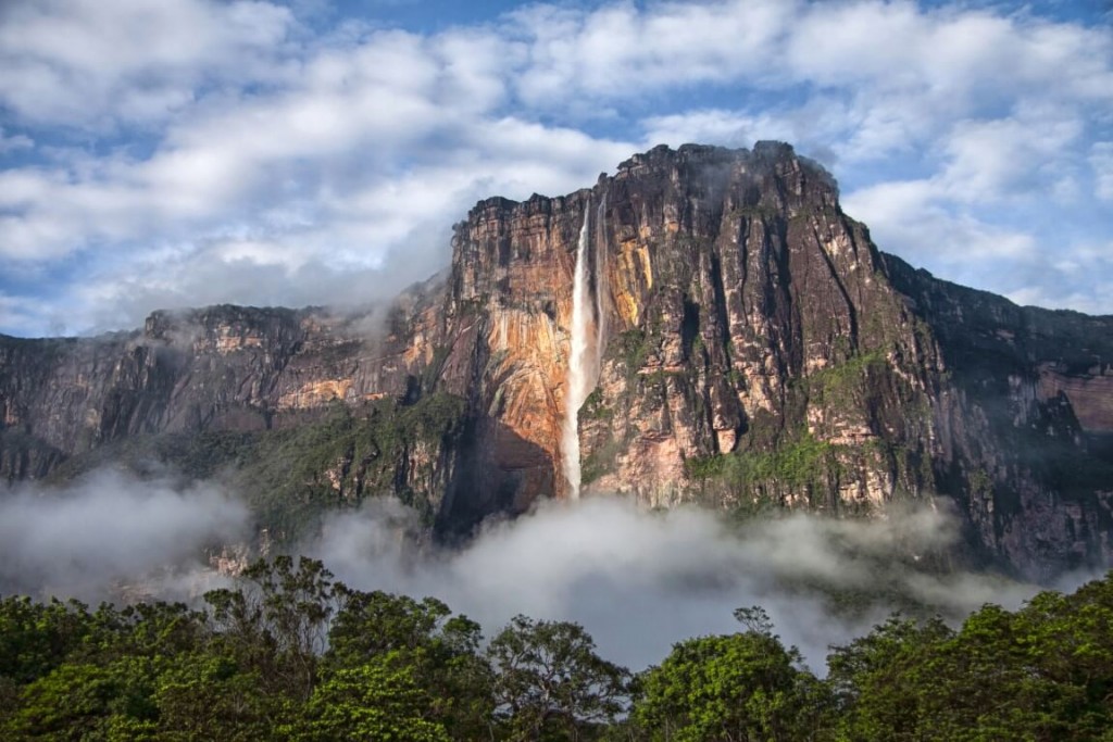 Angel-Falls-from-a-distance (1)