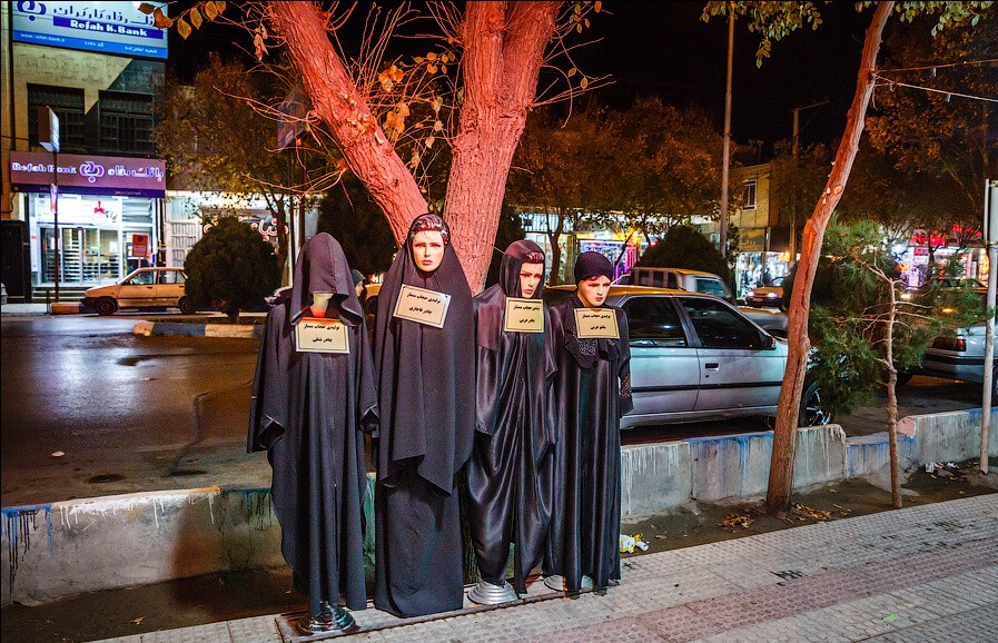 Декольте вместо хиджаба: иранская мода 1970-х