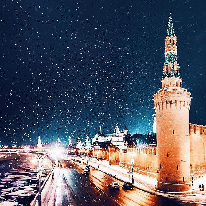 moscow-city-looked-like-a-fairytale-during-orthodox-christmas-8__700_mini_mini