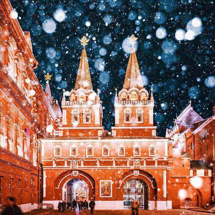 moscow-city-looked-like-a-fairytale-during-orthodox-christmas-9__700_mini_mini