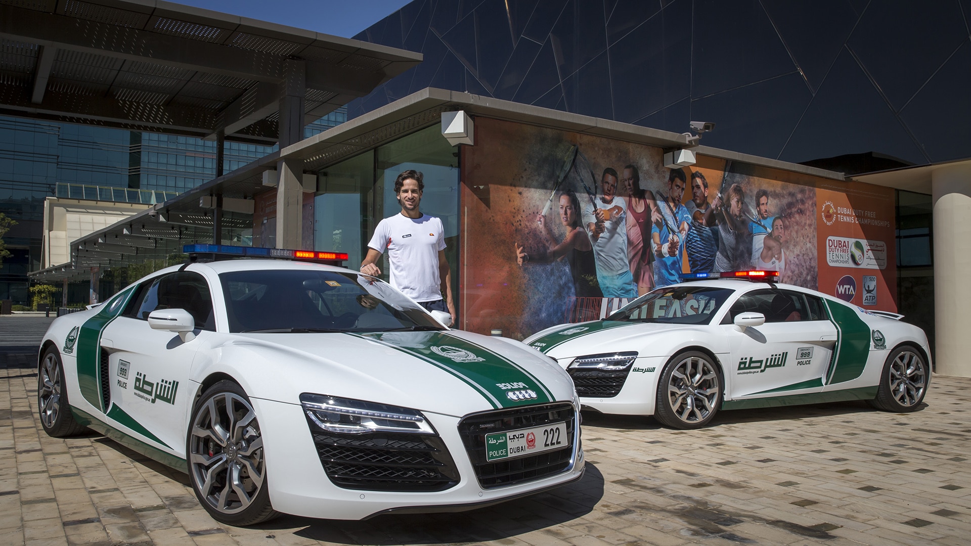 Суперкары дорожной полиции Дубая: Джеймс Бонд удавился бы от зависти