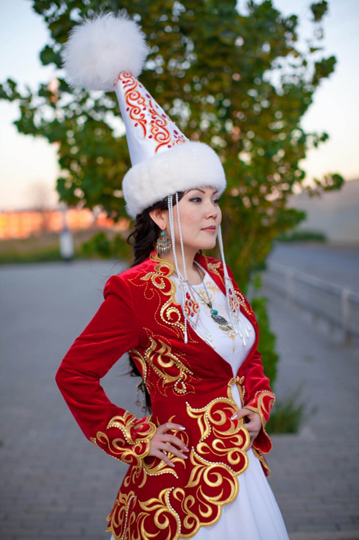 Казахские костюмы для девушек