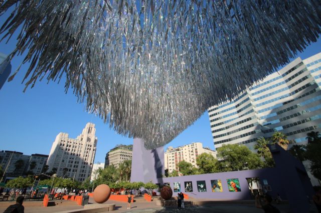 Кинетическая инсталляция в Лос-Анджелесе: море в небе!