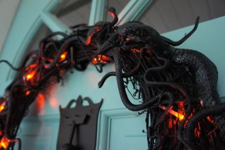 198318-Black-Snake-Halloween-Wreath