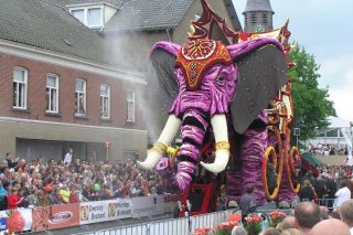 20130519183916_mce__stuivezand__winnaar_2007_bloemencorso-zundert[1]