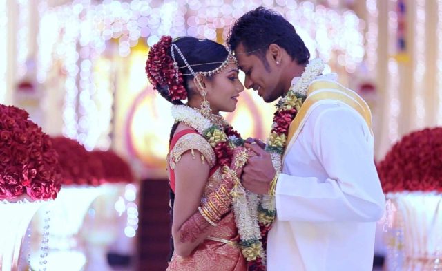 Бизнесмен в Индии пригласил на свадьбу 18 тысяч вдов!