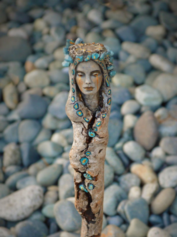 driftwood-spirit-sculptures-debra-bernier-foto1-57ecb72ea6a18__700