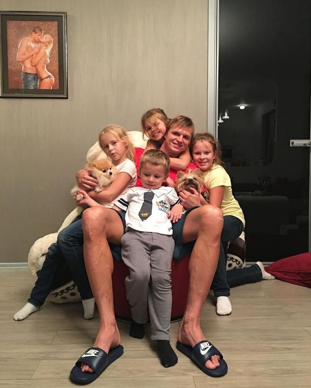 Дмитрий Тарасов с детьми