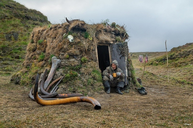 mammoth-tusk-finder-amazing-hut