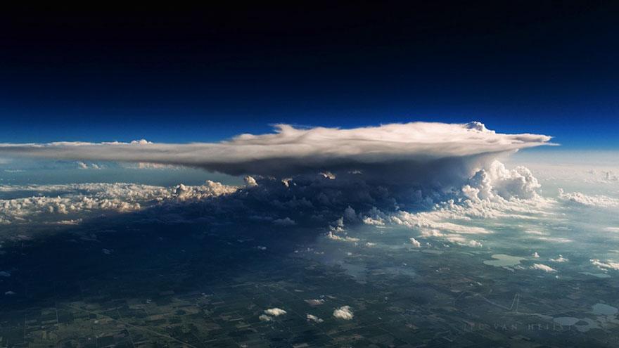 storm-sky-photography-airline-pilot-christiaan-van-heijst-4-57eb67f4137a5__8801