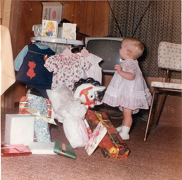 Lovely Vintage Photos of Babies with Their Christmas (10)