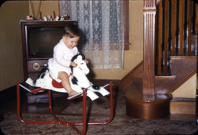 Lovely Vintage Photos of Babies with Their Christmas (7)