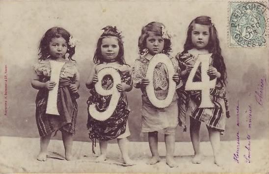 15 People Greeting New Year for 100 Years ago (6)