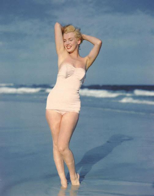 Beautiful Photographs of Marilyn Monroe by Andre de Dienes, 1949 (5)