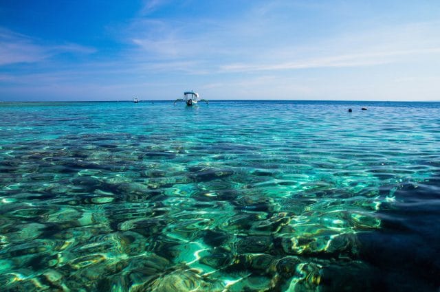 Море волнуется… без тебя! 10 самых зовущих фото желанного отпуска)