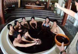 St+Valentine+Day+Celebration+Chocolate+Bath+Cyg851AvIFwl