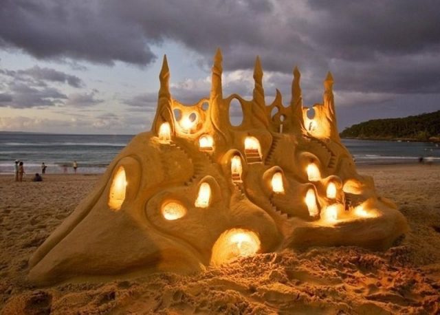 Замки из песка — игра не только для детей! 12 самых великолепных песочных построек, в которых хочется жить! :)