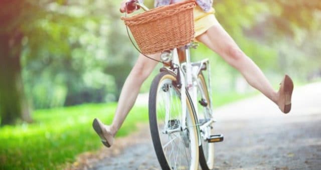 Велосипед для девушки – и транспорт, и фитнес-тренер! Разбираем плюсы и минусы двухколесного друга