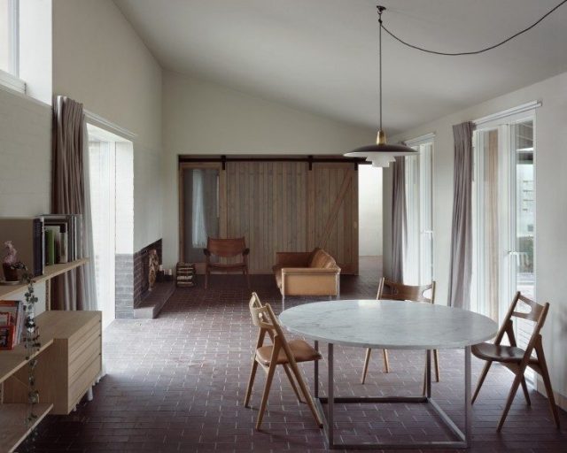 Rural-Office-For-Architecture-Old-Barn-Norfolk-07__104__Ioana-Marinescu-Remodelista-733x586-733x586