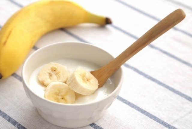 keep-skin-healthy-with-banana-and-yogurt