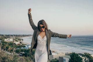 Uno_De_50_Jewels-Slip_Dress-Checked_Jacket-Vintage_Chanel-Sandro-Matador_Beach-Malibu-Golden_Goose_Sneakers-Street_Style-Collage_Vintage-193-1600x1067
