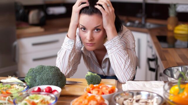 Если вы на диете: 6 советов, чтобы не переедать в гостях