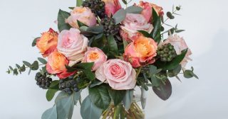 floom_rose_mary_small_rose_vase_1