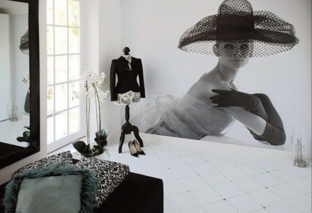 Странный, но привлекательный тренд: одежда как декор стен! рис 5