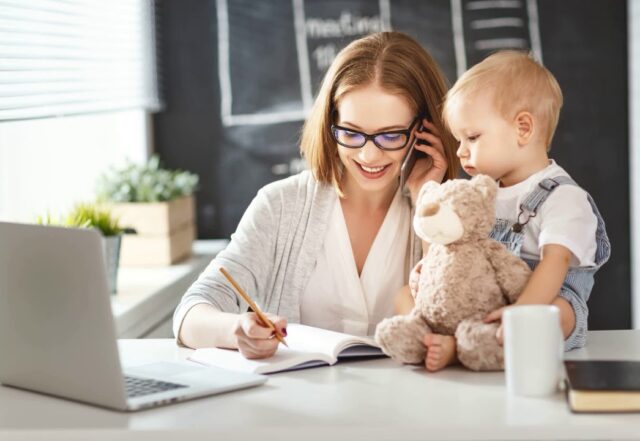 Работа в декрете, материнство и быт: как всё успевать, если вы работаете дома