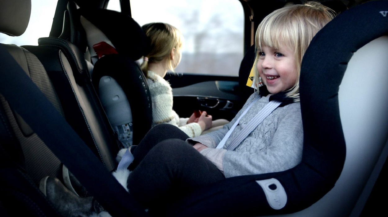 "Мы едем, едем, едем..." Детская безопасность в машине: выбираем автокресло + узнаём правила перевозки детей!
