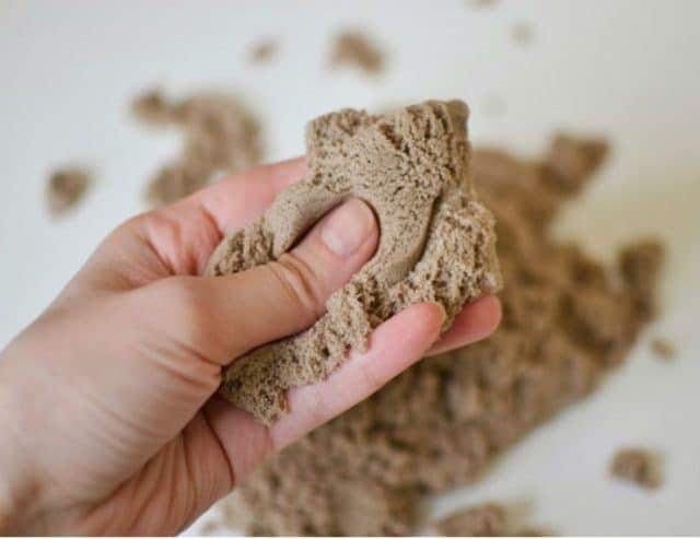 Строим песочные замки! Дешёвый кинетический песок: как сделать "умные" гранулы своими руками? рис 3