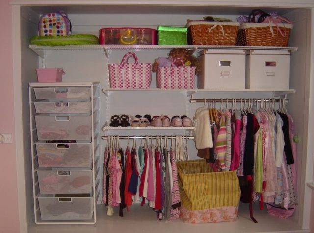 Шкафчик принцессы или принца: 7 способов удобного хранения детской одежды рис 2