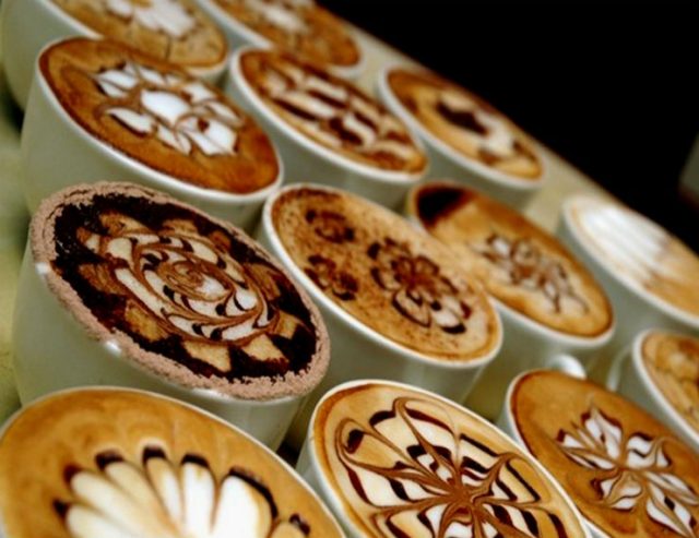 Вкусное искусство: биография латте-арта. Как делаются чудесные рисунки в чашечке кофе? рис 2