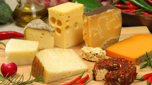 Полезно и вкусно: ТОП сыров, которые обязательно стоит включить в свой рацион