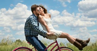 engagement-1718244_1920