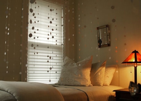 Сплошная романтика: гирлянды для спальни, которые помогают мечтать рис 12