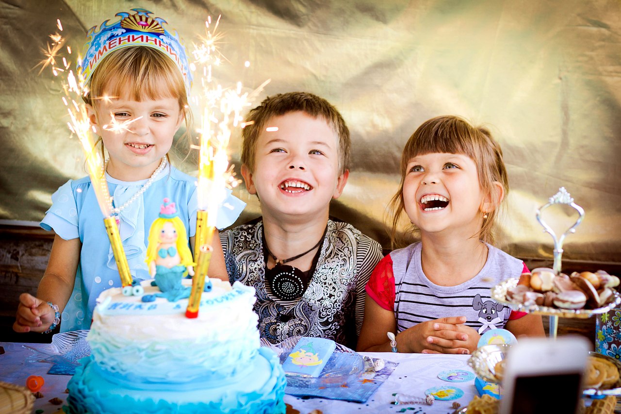 Вкусный Happy Birthday: как интересно накрыть стол к детскому дню рождения + 2 варианта праздничного меню!
