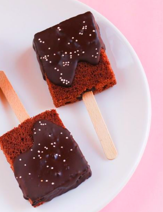 Совершенно съедобно! 8 необычных сладостей для НОВОГО года: кейк-попсы, орео-микс, бисквитное мороженое)