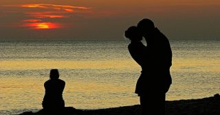 lovers-1468523_1280