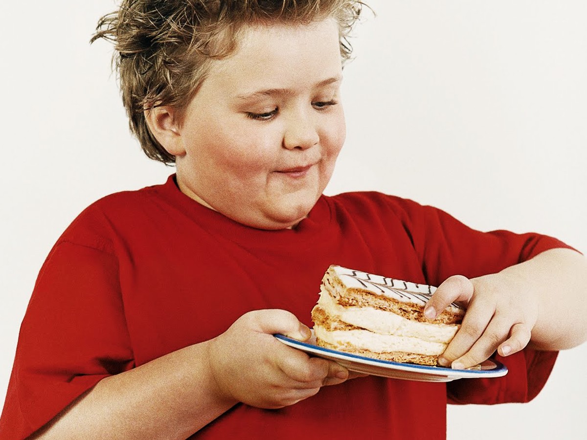 “Пышечка или булочка?..” Как быть, если у ребенка есть лишний вес и когда начинать волноваться?