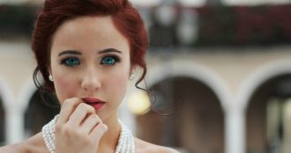 woman-1246224_1280