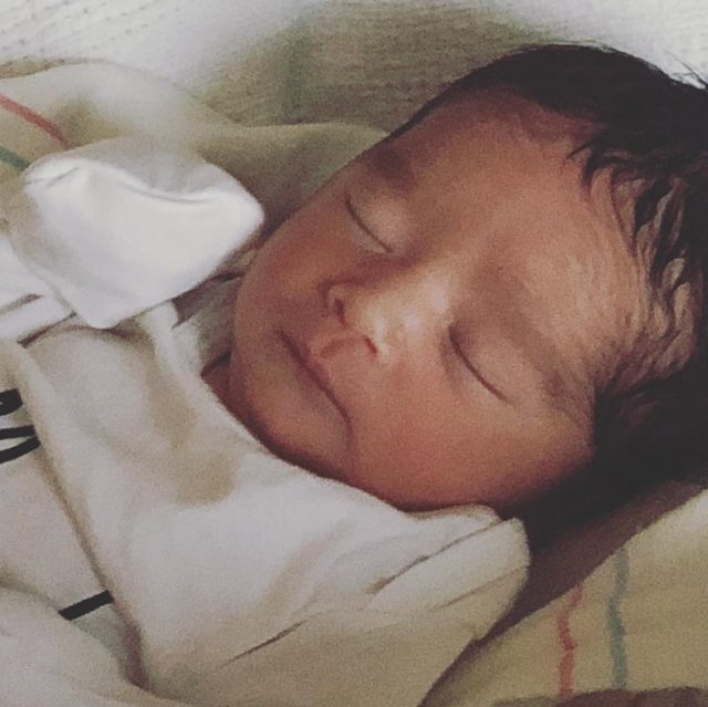Джессика Альба стала мамой в третий раз: первое фото новорожденного! рис 3
