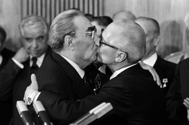 9 поцелуев, которые вошли в историю: романтичный, скандальный, политический и другие! рис 2