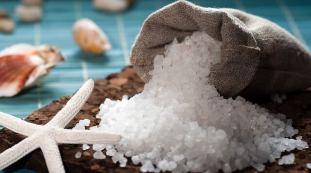 5 способов использовать морскую соль для красоты и в быту