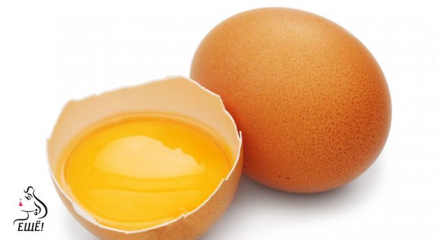 яичный желток и яйцо